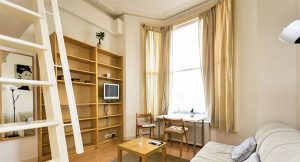 Student living in West Brompton