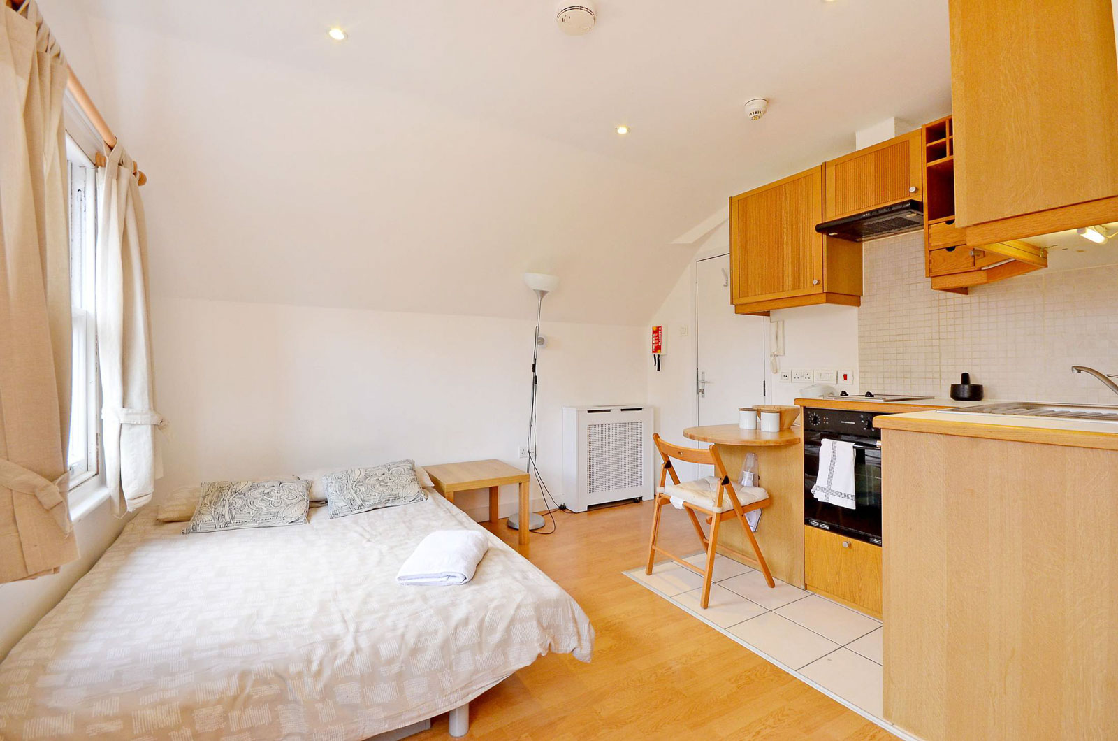 Finding Student near ESCP London Studio Flats London